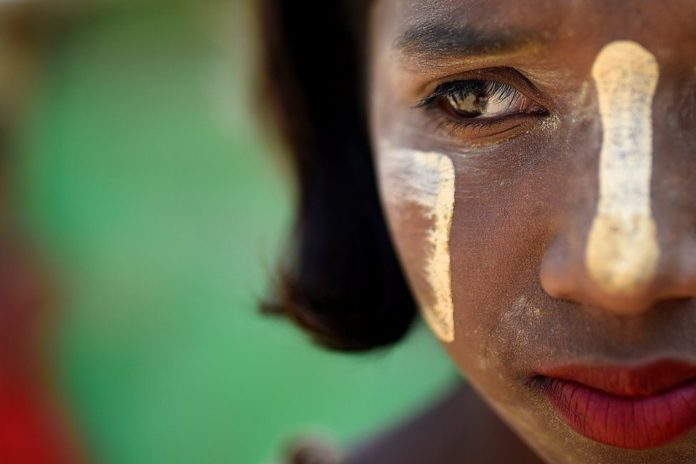 Rohingya Muslim girls